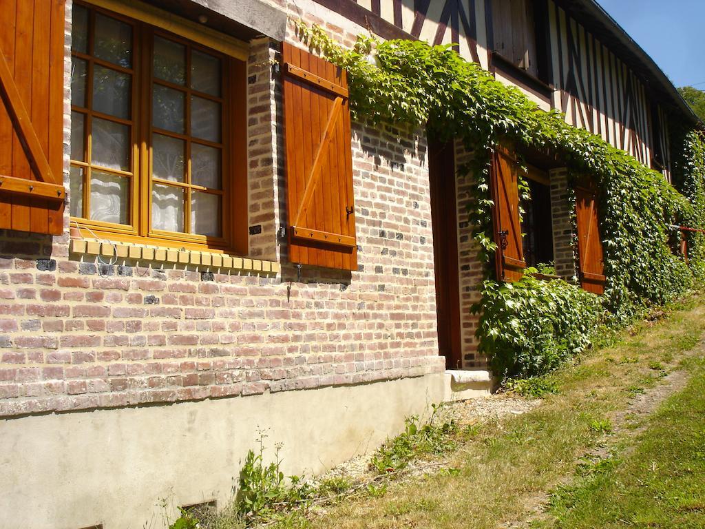 Le Val Godard Fresnay-le-Samson Esterno foto