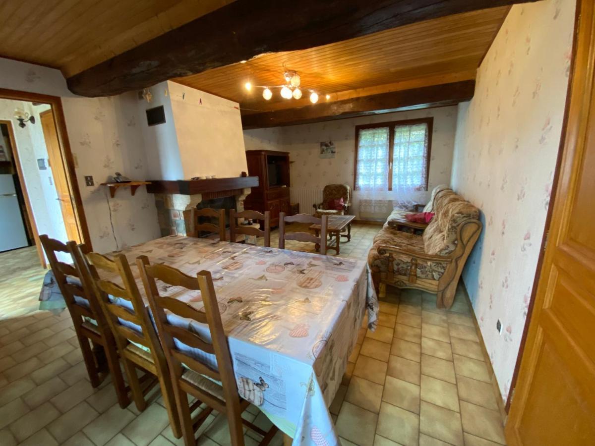 Le Val Godard Fresnay-le-Samson Esterno foto